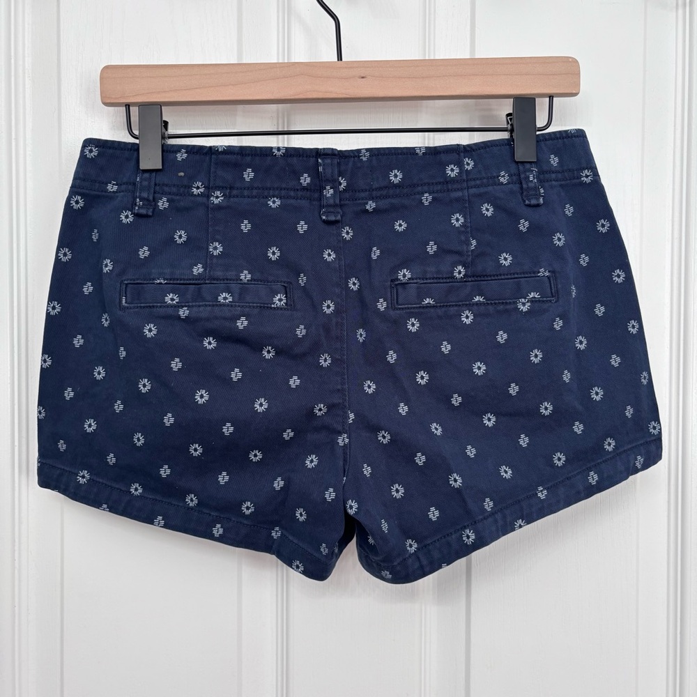 Navy Print Shorts | Abercrombie & Fitch Size 2 - Picture 7 of 10